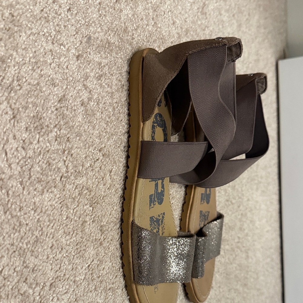 Sorel Girls' Brown Glitter Front Strap Sandals - Picture 3 of 4